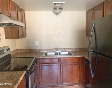 2804 N 43rd Avenue - Photo Thumbnail 3