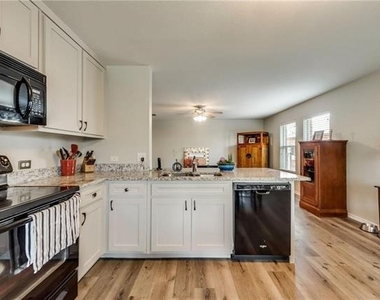 1210 Augustin Drive - Photo Thumbnail 10