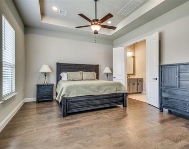 11112 Lacey Oak Ridge - Photo Thumbnail 17