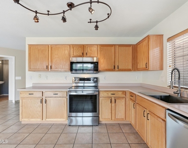 11319 W Madisen Ellise Drive - Photo Thumbnail 9