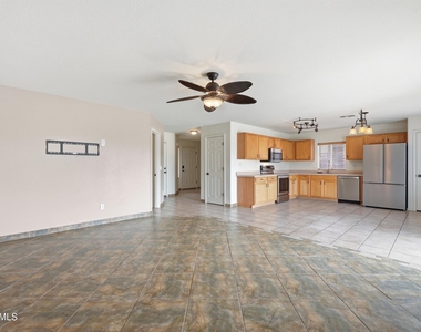 11319 W Madisen Ellise Drive - Photo Thumbnail 4