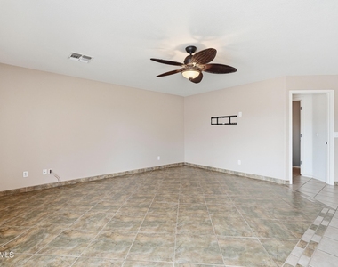 11319 W Madisen Ellise Drive - Photo Thumbnail 10