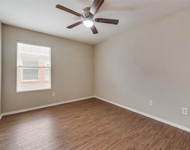 12617 Seagull Way - Photo Thumbnail 15