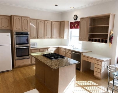 7521 England Drive - Photo Thumbnail 4