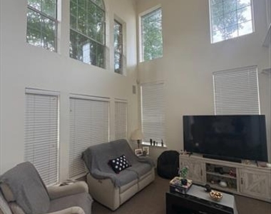 7521 England Drive - Photo Thumbnail 2