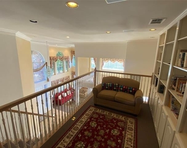 7521 England Drive - Photo Thumbnail 8