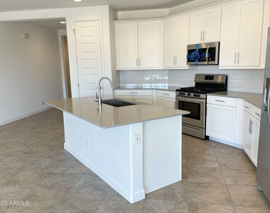 4622 N 192nd Lane - Photo Thumbnail 3