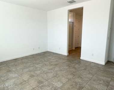 4622 N 192nd Lane - Photo Thumbnail 6