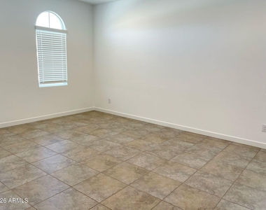 4622 N 192nd Lane - Photo Thumbnail 10