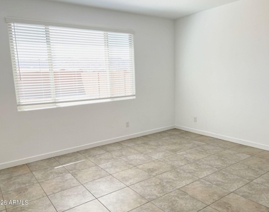 4622 N 192nd Lane - Photo Thumbnail 5