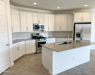 4622 N 192nd Lane - Photo Thumbnail 4