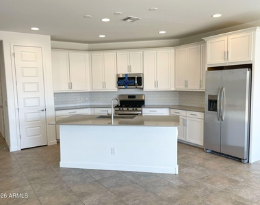 4622 N 192nd Lane - Photo Thumbnail 2