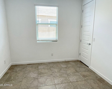 4622 N 192nd Lane - Photo Thumbnail 12