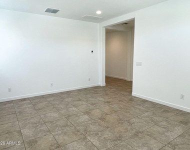 4622 N 192nd Lane - Photo Thumbnail 11