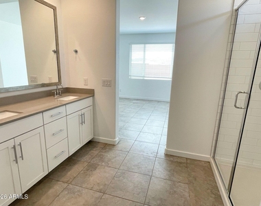 4622 N 192nd Lane - Photo Thumbnail 8