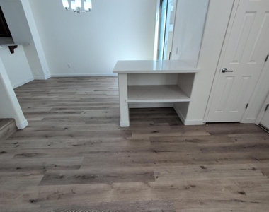 15240 N 142nd Avenue - Photo Thumbnail 6