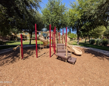 15240 N 142nd Avenue - Photo Thumbnail 33