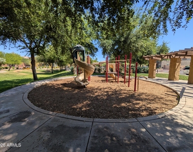 15240 N 142nd Avenue - Photo Thumbnail 32