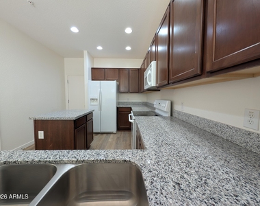 15240 N 142nd Avenue - Photo Thumbnail 3