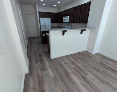 15240 N 142nd Avenue - Photo Thumbnail 4