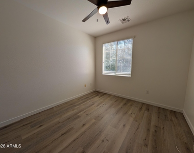 15240 N 142nd Avenue - Photo Thumbnail 27
