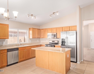 3570 S Moccasin Trail - Photo Thumbnail 8