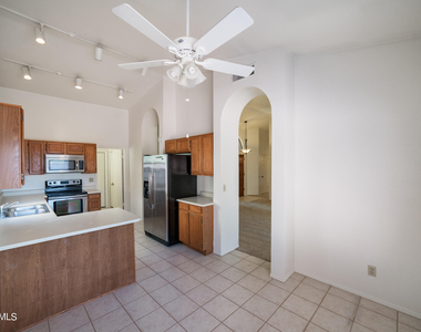 9210 N 104th Place - Photo Thumbnail 14