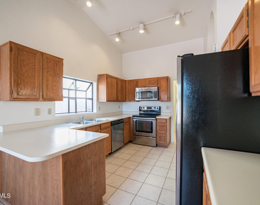 9210 N 104th Place - Photo Thumbnail 10