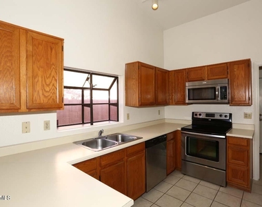 9210 N 104th Place - Photo Thumbnail 8