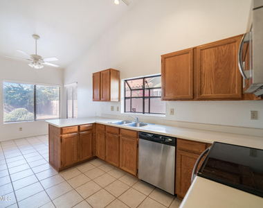 9210 N 104th Place - Photo Thumbnail 7