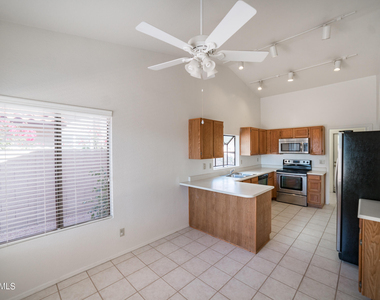 9210 N 104th Place - Photo Thumbnail 13