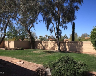 9210 N 104th Place - Photo Thumbnail 5