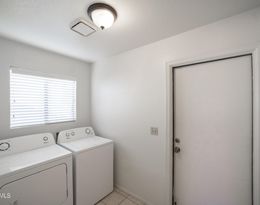 9210 N 104th Place - Photo Thumbnail 6