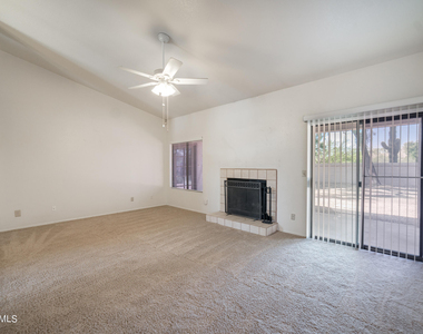 9210 N 104th Place - Photo Thumbnail 4