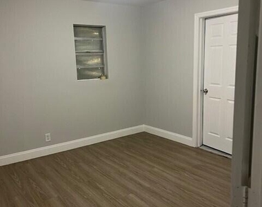 310 Nw 4th Avenue - Photo Thumbnail 2