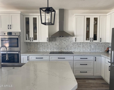 11126 N 129th Way - Photo Thumbnail 8
