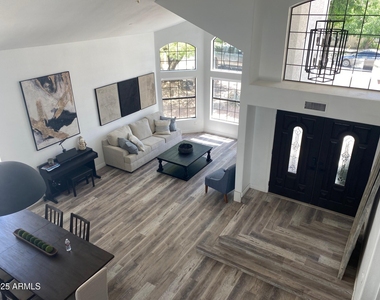 11126 N 129th Way - Photo Thumbnail 17