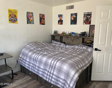 11126 N 129th Way - Photo Thumbnail 27