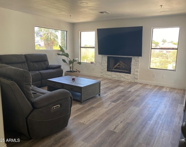 11126 N 129th Way - Photo Thumbnail 12