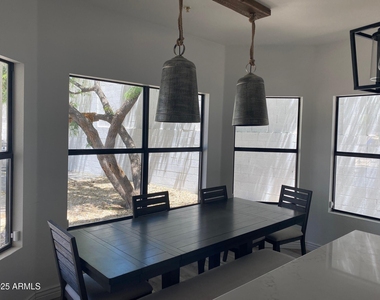 11126 N 129th Way - Photo Thumbnail 7