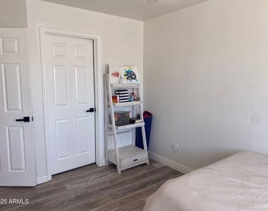 11126 N 129th Way - Photo Thumbnail 28