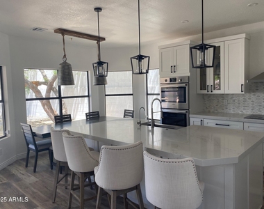 11126 N 129th Way - Photo Thumbnail 10
