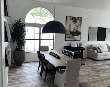 11126 N 129th Way - Photo Thumbnail 9