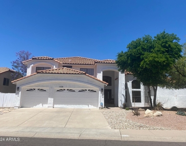 11126 N 129th Way - Photo Thumbnail 2