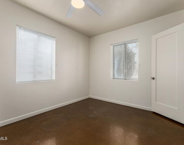 365 E Weldon Avenue - Photo Thumbnail 11