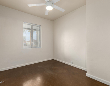 365 E Weldon Avenue - Photo Thumbnail 16
