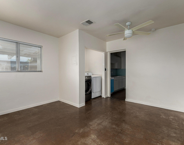 365 E Weldon Avenue - Photo Thumbnail 8