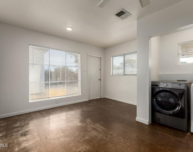 365 E Weldon Avenue - Photo Thumbnail 9