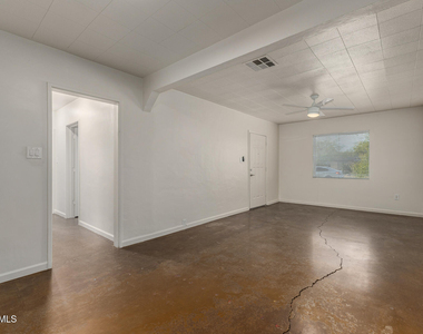 365 E Weldon Avenue - Photo Thumbnail 7
