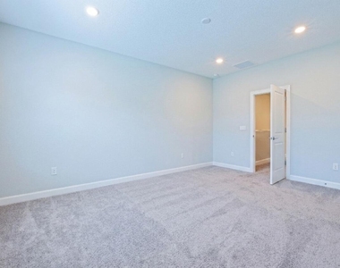1832 Se Roxy Way - Photo Thumbnail 9